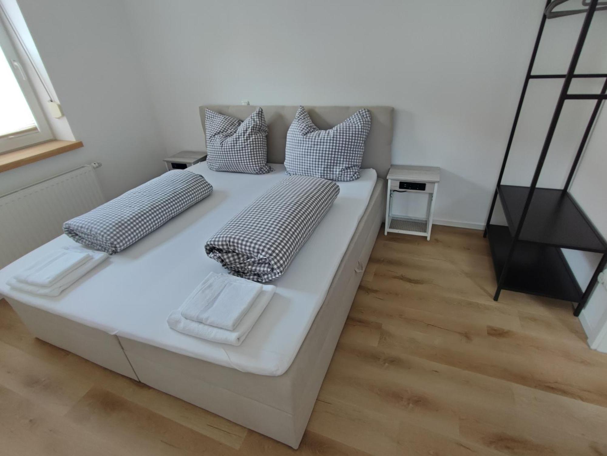 Fewo Planer Altstadtwohnung Mit Terrasse & Parkplatz Memmingen Exterior foto
